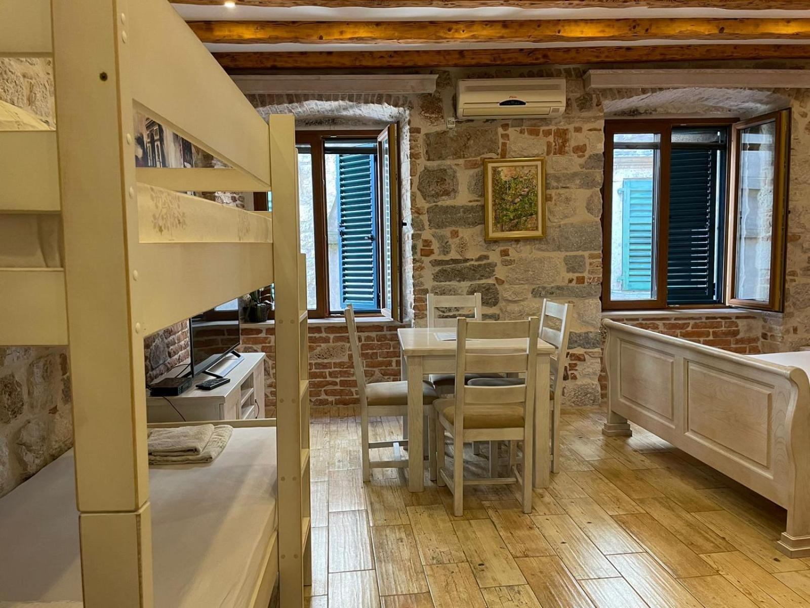 Apartments Dukic Kotor Luaran gambar